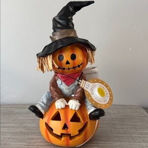 Halloween Home LED Lighted Scarecrow On Top Of Jack’O’Lantern. New.